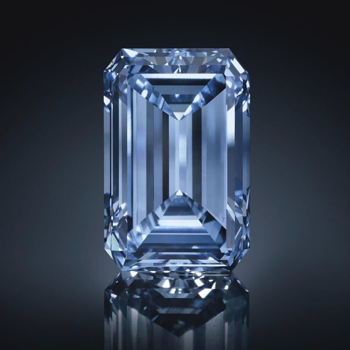 The world's most expensive blue diamond – VISIT